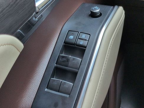 Used 2020 Toyota Highlander Limited FWD image 25
