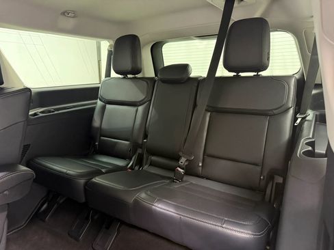 Used 2025 Ford Expedition Max Platinum AWD/4WD image 16