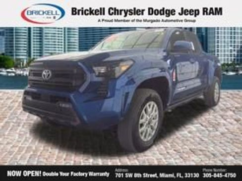 Used 2025 Toyota Tacoma SR5 AWD/4WD image 11