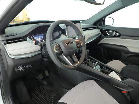 Used 2024 Jeep Compass Limited AWD/4WD image 6