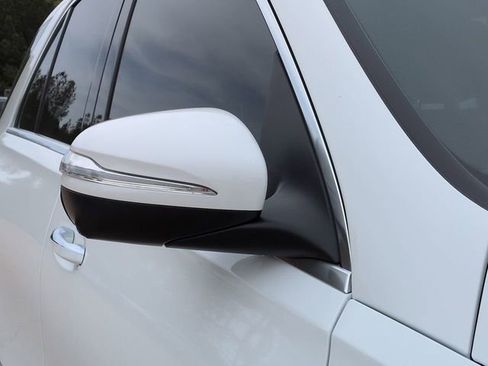 Used 2025 Mercedes-Benz GLE 450e 4MATIC image 13