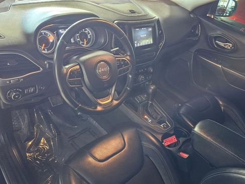 Used 2019 Jeep Cherokee Latitude Plus w/ Comfort/Convenience Group image 27