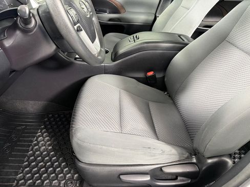 Used 2018 Toyota Highlander LE FWD image 10