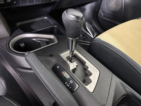 Used 2016 Toyota RAV4 XLE AWD/4WD image 21