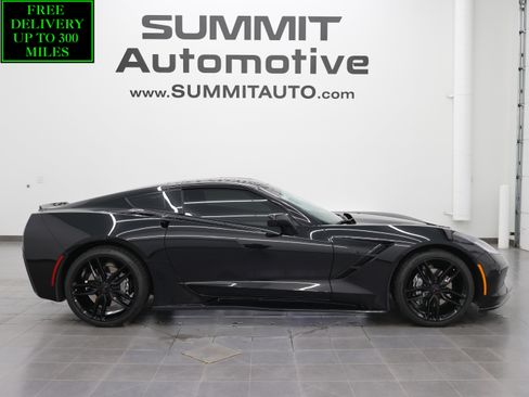 Used 2019 Chevrolet Corvette Stingray Coupe w/ Carbon Flash Badge Package RWD image 1