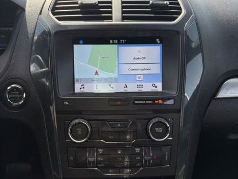 Used 2018 Ford Explorer XLT w/ Equipment Group 202A AWD/4WD image 13
