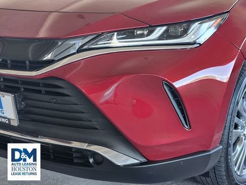 Used 2022 Toyota Venza XLE image 10