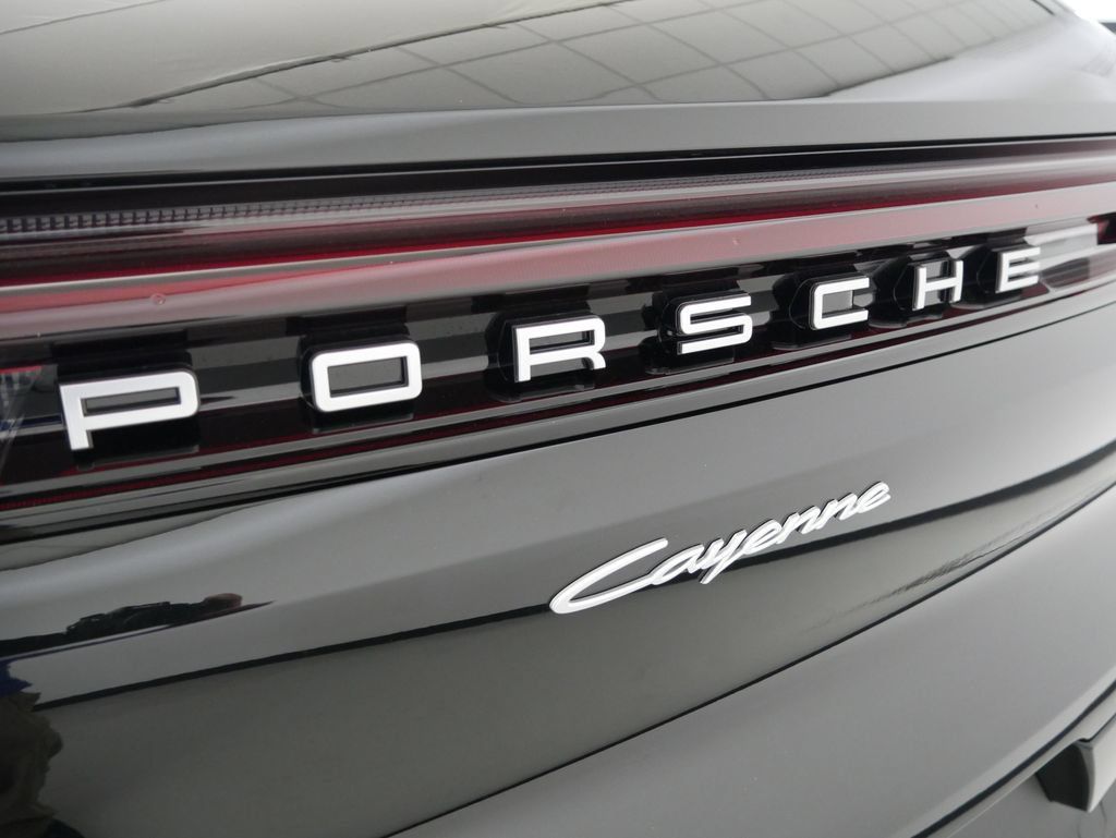 Certified 2026 Porsche Cayenne AWD/4WD image 11