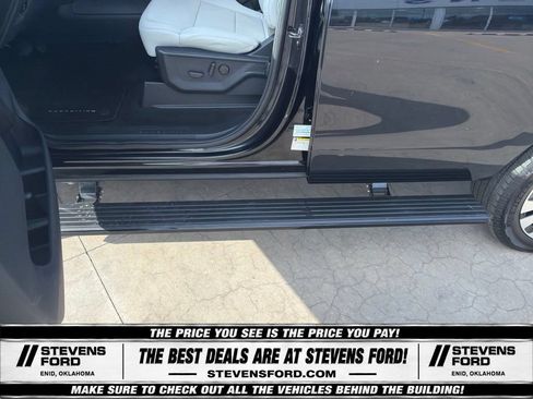 Used 2025 Ford Expedition Platinum w/ Driver's Package AWD/4WD image 18