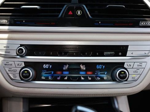 Used 2022 BMW 740i w/ Luxury Rear Seating Package RWD image 41