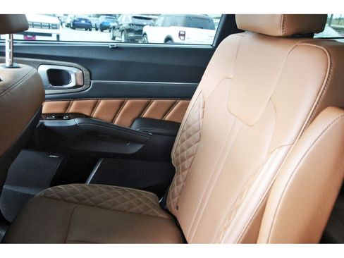 Used 2023 Kia Sorento SX Prestige image 14