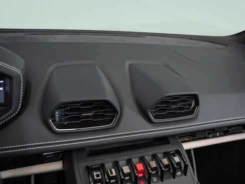 Used 2024 Lamborghini Huracan EVO AWD/4WD image 13