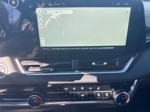 Used 2025 Chevrolet Equinox LT w/ Convenience Package II image 5