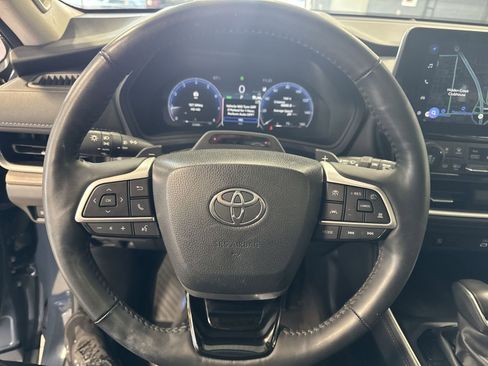 Used 2024 Toyota Grand Highlander Platinum image 16