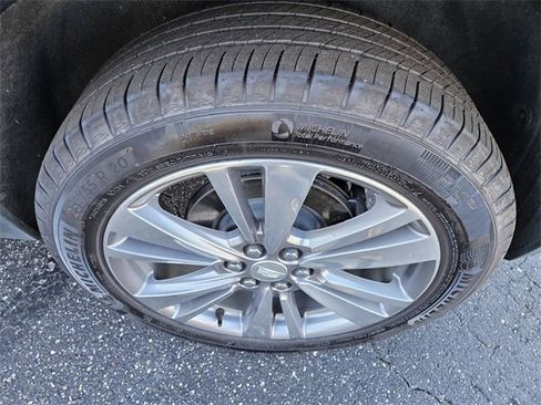 Used 2025 Cadillac XT5 Premium Luxury image 14