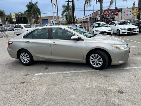 Used 2015 Toyota Camry LE FWD image 4