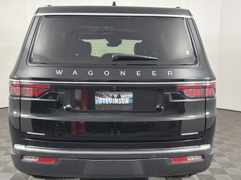 Used 2022 Jeep Wagoneer Series III w/ Premium Group I AWD/4WD image 28