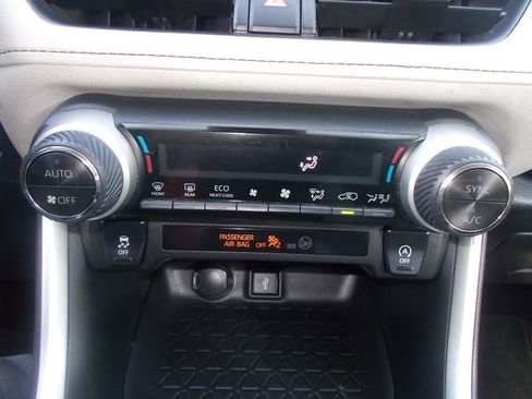 Used 2020 Toyota RAV4 XLE FWD image 21
