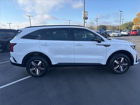 Used 2021 Kia Sorento EX w/ Panoramic Sunroof Package image 6