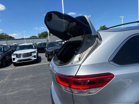 Used 2017 Toyota Highlander Limited Platinum AWD/4WD image 17