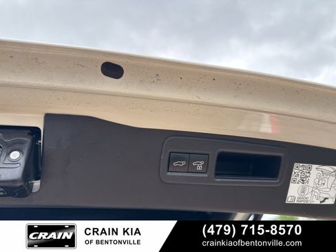 Used 2022 Toyota Venza XLE AWD/4WD image 11