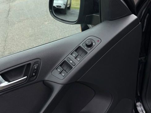 Used 2010 Volkswagen Tiguan SE AWD/4WD image 8