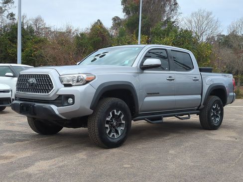 Used 2019 Toyota Tacoma TRD Off-Road image 2