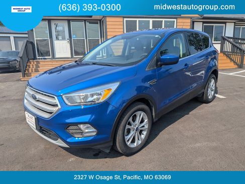 Used 2019 Ford Escape SE FWD image 1