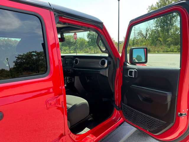 Used 2018 Jeep Wrangler Unlimited Sahara w/ Uconnect 4C Nav & Sound Group AWD/4WD image 18