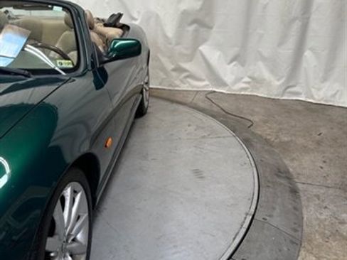 Used 2005 Jaguar XK8 Convertible image 10