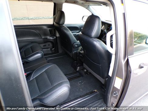 Used 2015 Toyota Sienna SE image 27