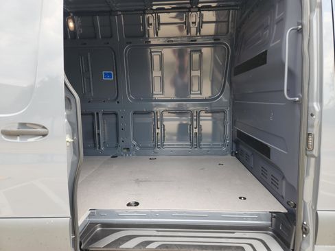 Used 2023 Mercedes-Benz Sprinter 2500 image 24