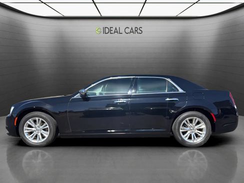 Used 2016 Chrysler 300 C RWD image 8