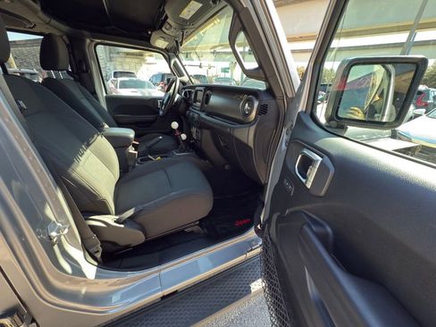 Used 2018 Jeep Wrangler Unlimited Sport S image 37