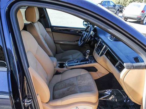 Used 2018 Porsche Macan image 17