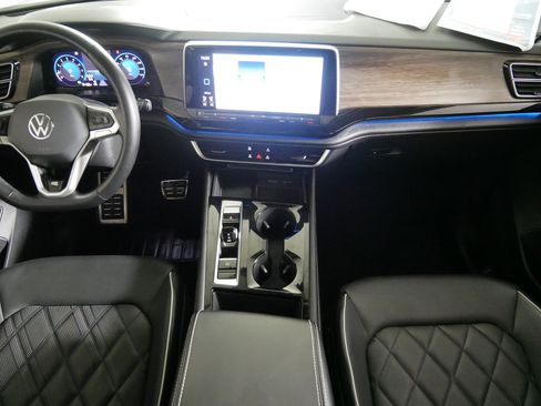 Certified 2024 Volkswagen Atlas SEL Premium R-Line image 10