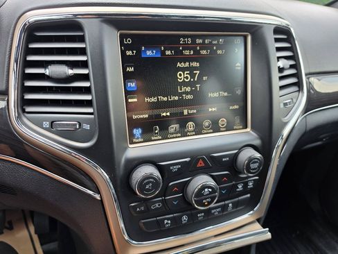 Used 2017 Jeep Grand Cherokee Overland AWD/4WD image 13