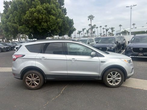 Used 2018 Ford Escape SE FWD image 16