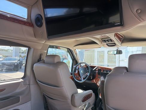 Used 2022 Chevrolet Express 2500 w/ Enhanced Convenience Package image 9