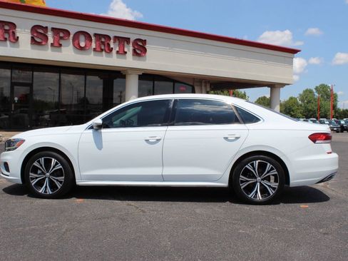 Used 2021 Volkswagen Passat 2.0T SE FWD image 6