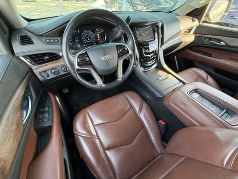 Used 2017 Cadillac Escalade Luxury image 17