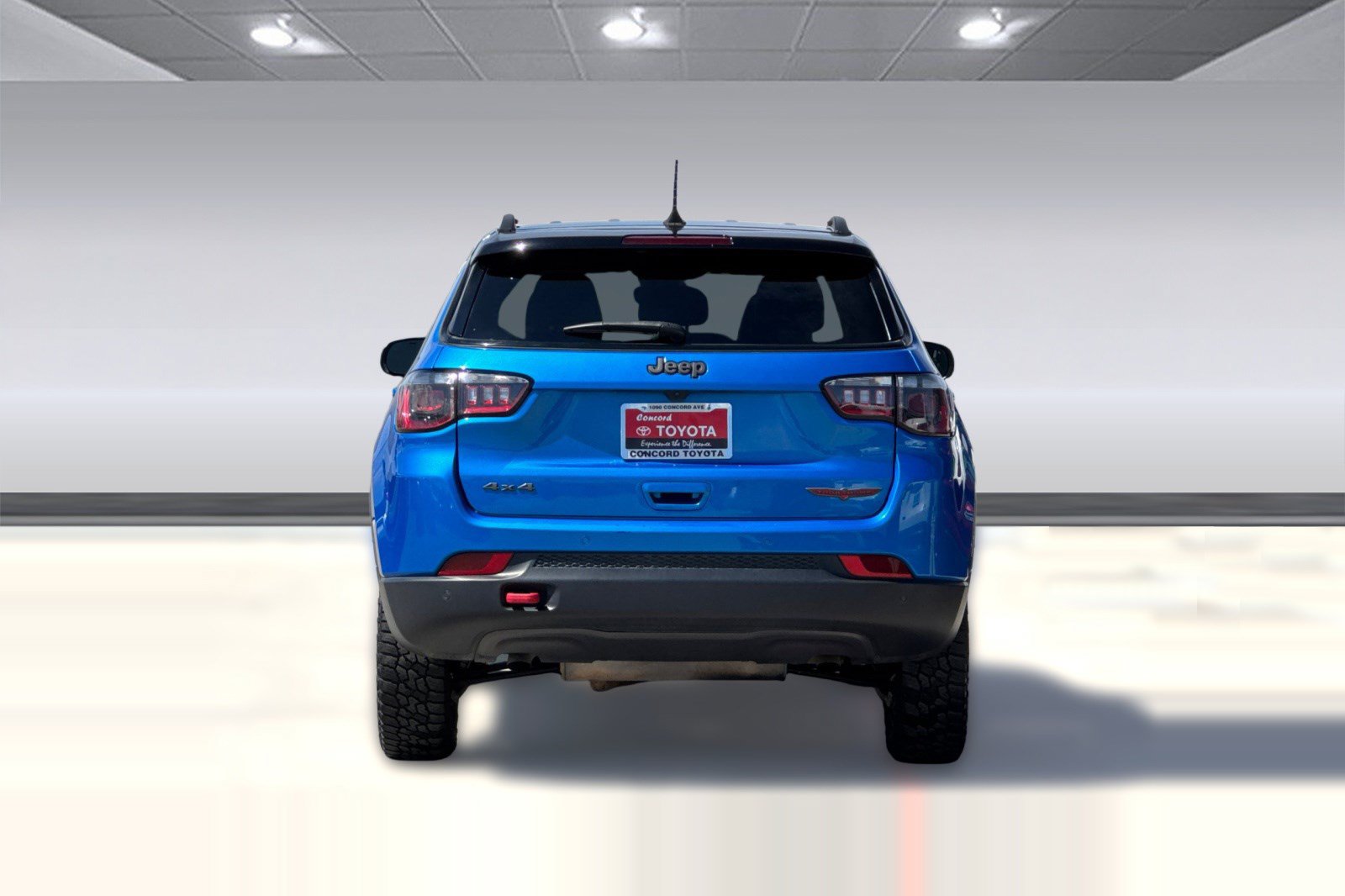 Used 2025 Jeep Compass Trailhawk AWD/4WD image 10
