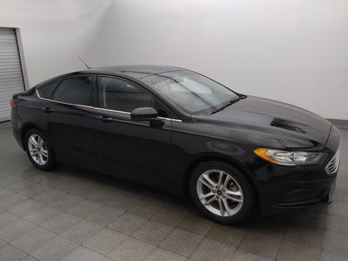 Used 2018 Ford Fusion SE w/ Fusion SE Technology Package FWD image 11