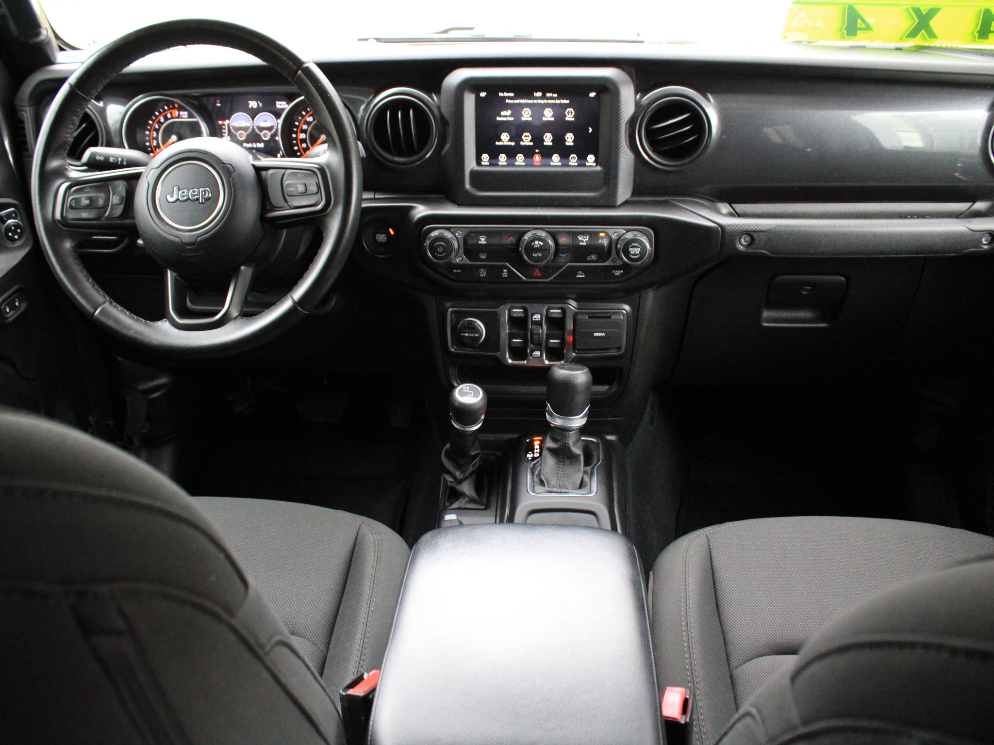 Used 2022 Jeep Gladiator Sport AWD/4WD image 19