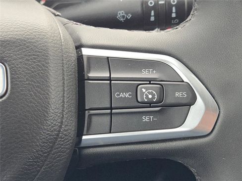 Used 2024 Jeep Compass Latitude image 34