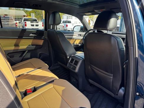 Used 2021 Volkswagen Atlas Cross Sport SE w/ Panoramic Sunroof Package AWD/4WD image 14