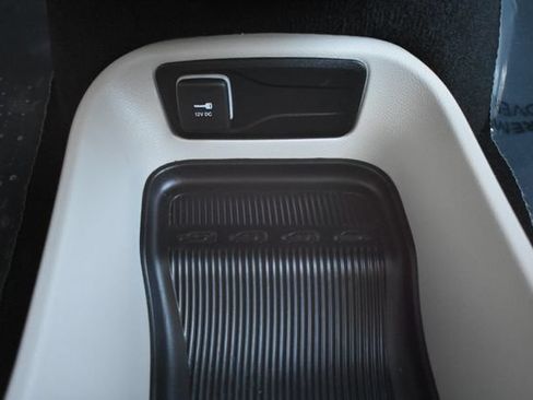 Used 2024 Chrysler Pacifica Touring-L FWD image 26