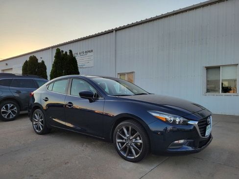 Used 2018 MAZDA MAZDA3 Touring FWD image 1
