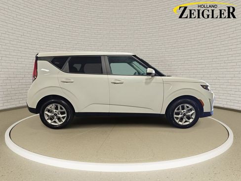 Certified 2025 Kia Soul LX w/ LX Technology Package FWD image 4