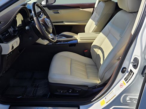 Used 2017 Lexus ES 350 w/ Luxury Package image 9